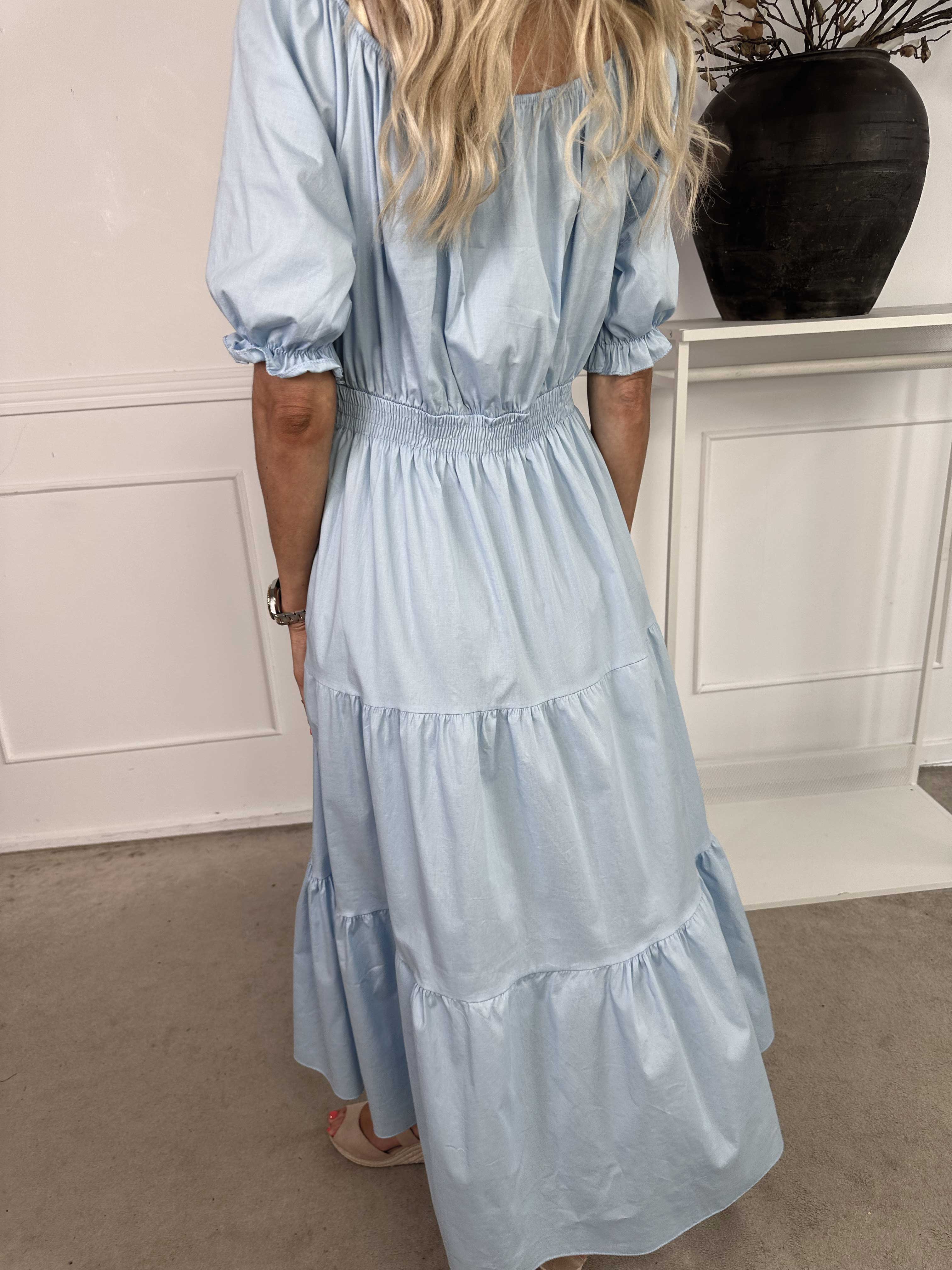 Kayce - Klänning i bomull med resår i halsringning och midja